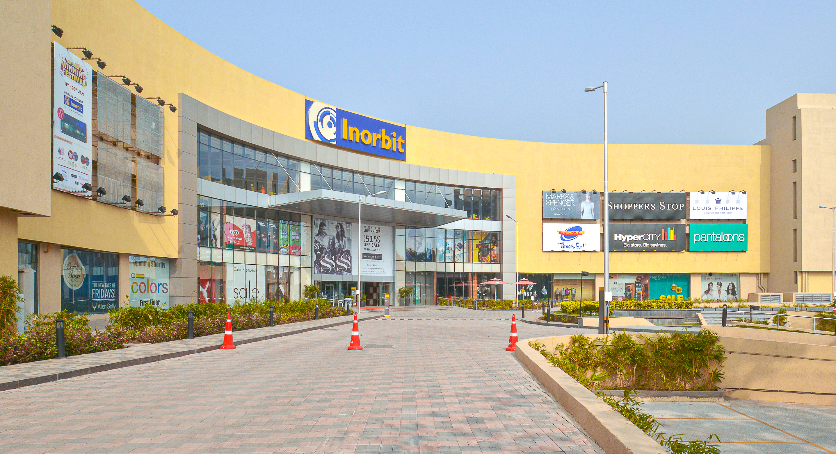 Indian News and Times – Mindspace and Inorbit Malls come forward to shield Traffic Police from monsoons